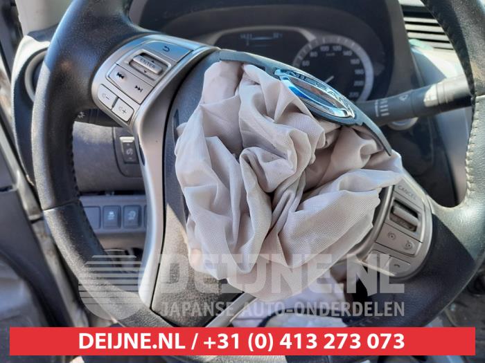 Nissan NP 300 Navara 2.3 dCi 16V 4x4 Sloopvoertuig (2017, Grijs)