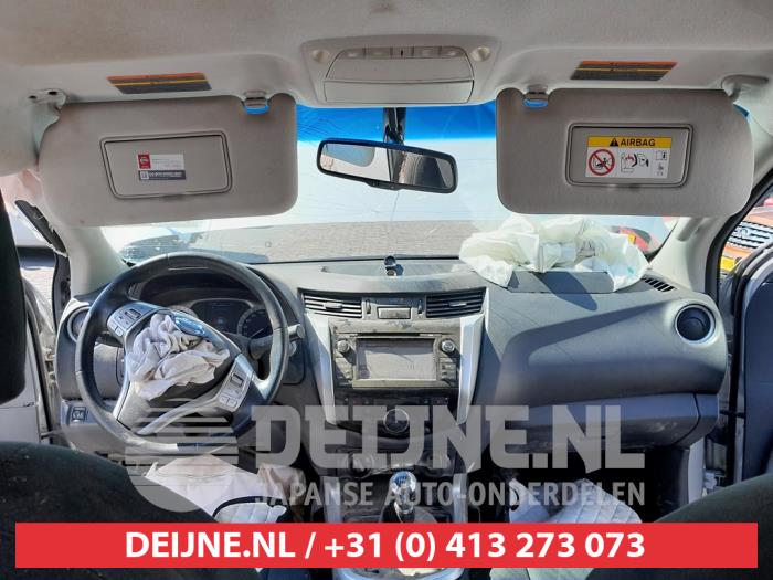 Nissan NP 300 Navara 2.3 dCi 16V 4x4 Sloopvoertuig (2017, Grijs)