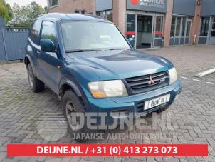 Mitsubishi Pajero Scheinwerfer links O627155 Spenderfahrzeug