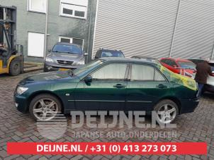 Lexus IS 99-