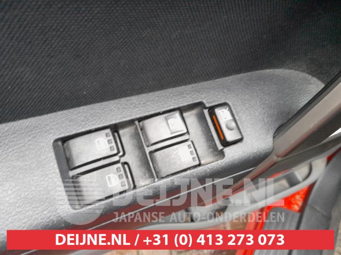 Daihatsu Terios 1.5 16V DVVT 4x2 Euro 4 Sloopvoertuig (2010, Rood)