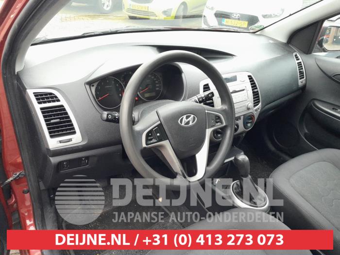 Hyundai i20 1.4i 16V Sloopvoertuig (2009, Rood)
