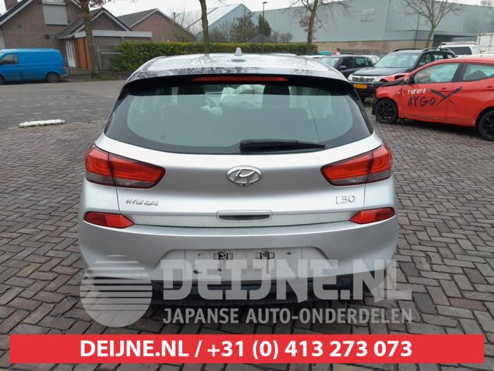 Hyundai i30 1.6 CRDi 16V Sloopvoertuig (2018, Grijs)
