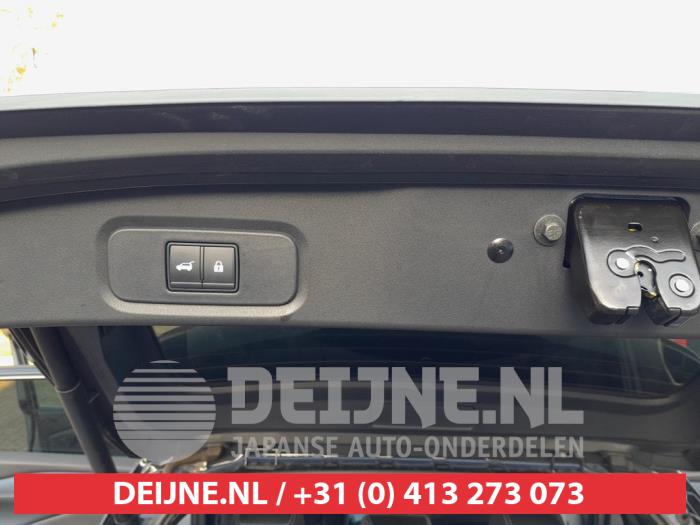 Nissan Qashqai 1.5 VC-T e-Power 16V Sloopvoertuig (2022, Zwart, Grijs)