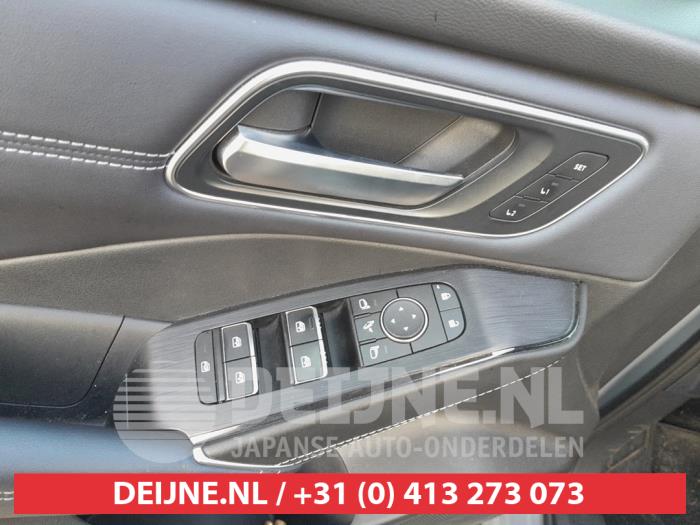Nissan Qashqai 1.5 VC-T e-Power 16V Sloopvoertuig (2022, Zwart, Grijs)