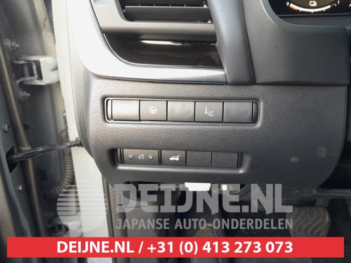 Nissan Qashqai 1.5 VC-T e-Power 16V Sloopvoertuig (2022, Zwart, Grijs)