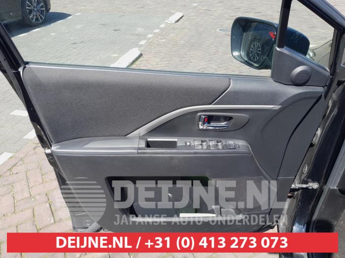 Mazda 5 1.8i 16V Sloopvoertuig (2010, Zwart)