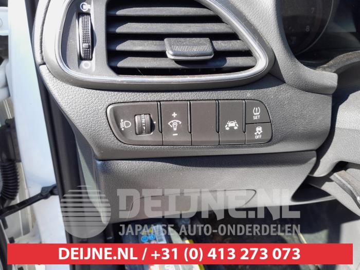 Hyundai i30 1.0 T-GDI 12V Sloopvoertuig (2018, Wit)