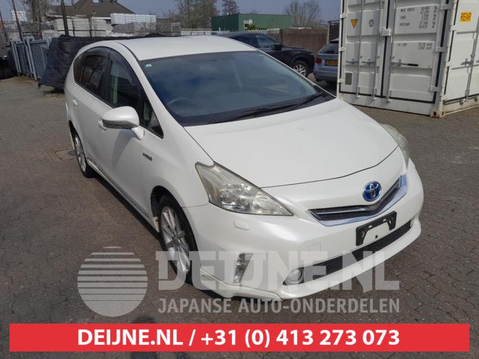 Toyota Prius Plus Front seatbelt, left O701612 Donor vehicle