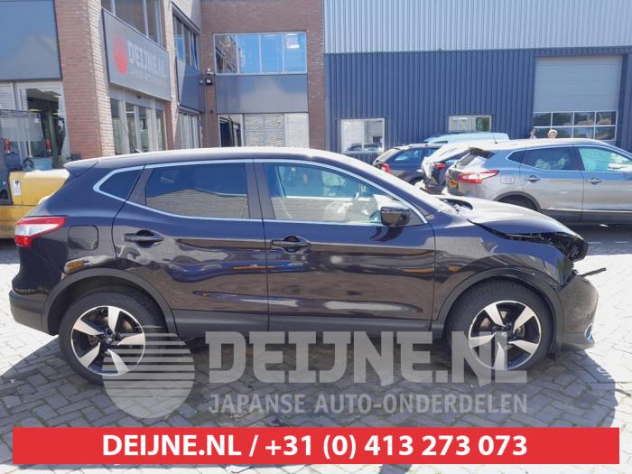 Nissan Qashqai 1.6 DIG-T 163 16V Sloopvoertuig (2016, Donker, Paars)