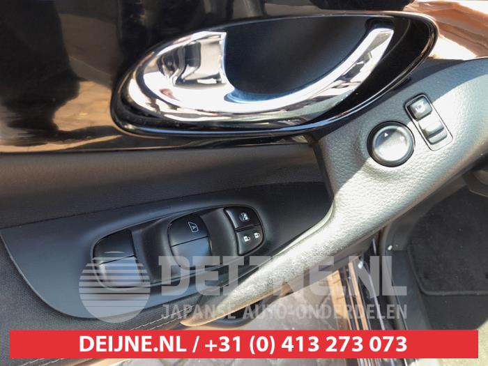 Nissan Qashqai 1.6 DIG-T 163 16V Sloopvoertuig (2016, Donker, Paars)