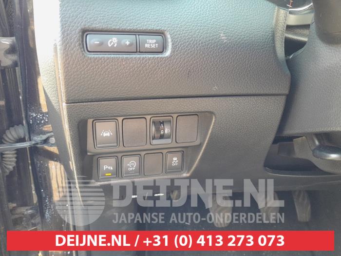 Nissan Qashqai 1.6 DIG-T 163 16V Sloopvoertuig (2016, Donker, Paars)