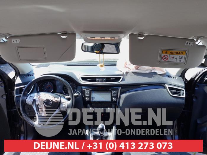 Nissan Qashqai 1.6 DIG-T 163 16V Sloopvoertuig (2016, Donker, Paars)