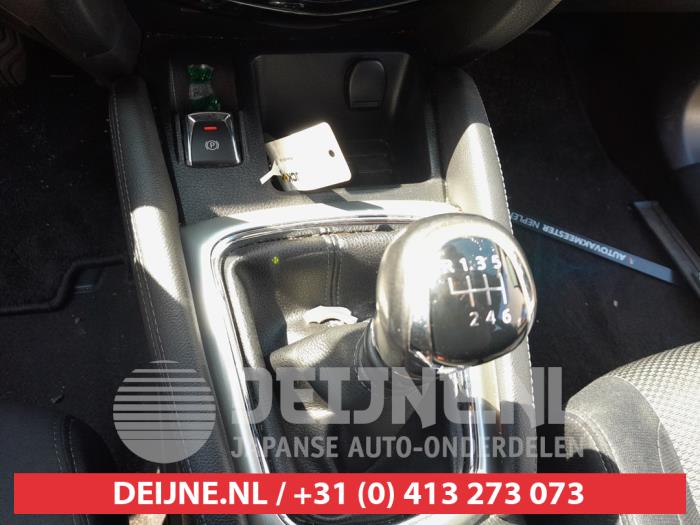 Nissan Qashqai 1.6 DIG-T 163 16V Sloopvoertuig (2016, Donker, Paars)