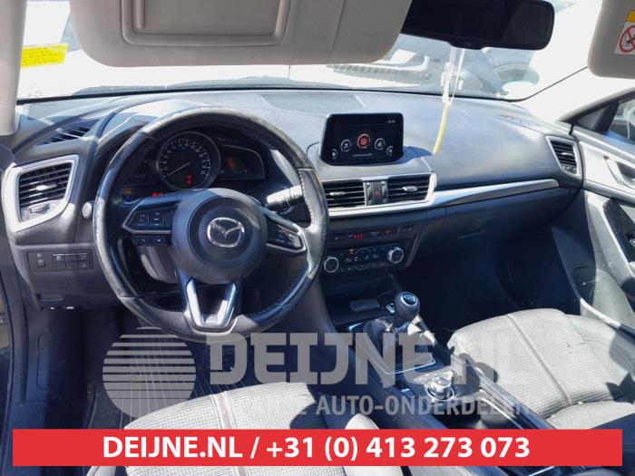 Mazda 3 1.5 SkyActiv-D 105 16V Sloopvoertuig (2018, Zwart)