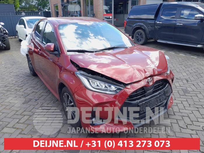 Toyota Yaris IV 1.5 12V VVT-i Sloopvoertuig (2020, Rood)