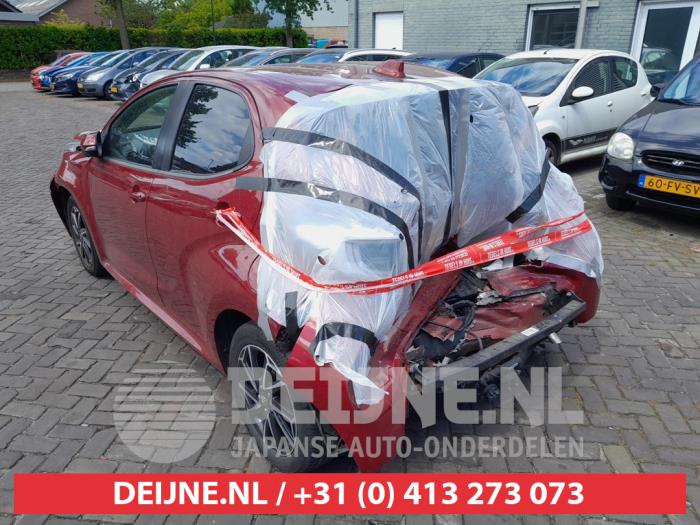 Toyota Yaris IV 1.5 12V VVT-i Sloopvoertuig (2020, Rood)