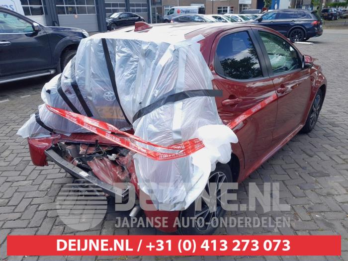 Toyota Yaris IV 1.5 12V VVT-i Sloopvoertuig (2020, Rood)
