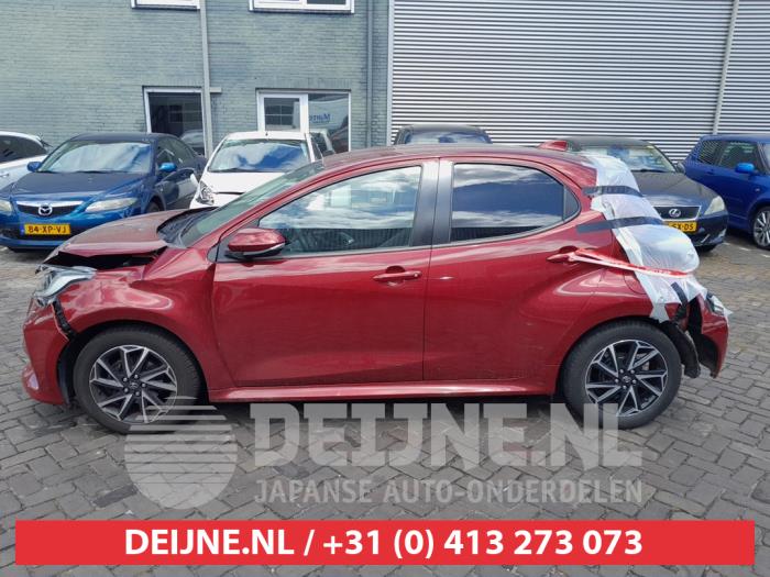 Toyota Yaris IV 1.5 12V VVT-i Sloopvoertuig (2020, Rood)