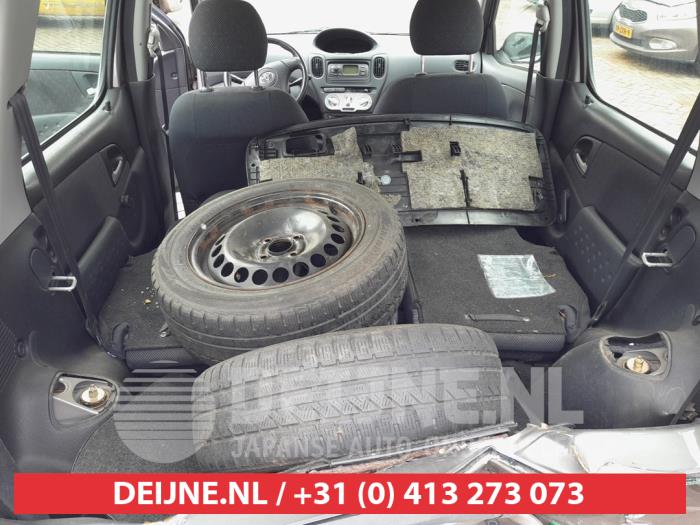 Toyota Yaris Verso 1.3 16V Sloopvoertuig (2004, Grijs)