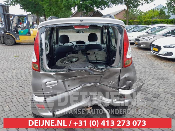 Toyota Yaris Verso 1.3 16V Sloopvoertuig (2004, Grijs)