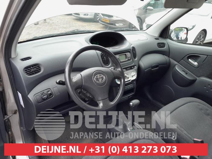 Toyota Yaris Verso 1.3 16V Sloopvoertuig (2004, Grijs)