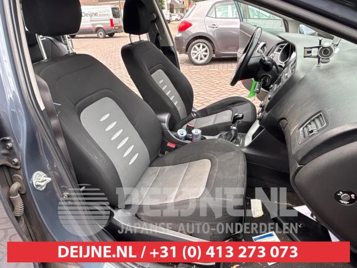 Kia Cee'd Sportswagon 1.6 GDI 16V Sloopvoertuig (2013, Blauw)