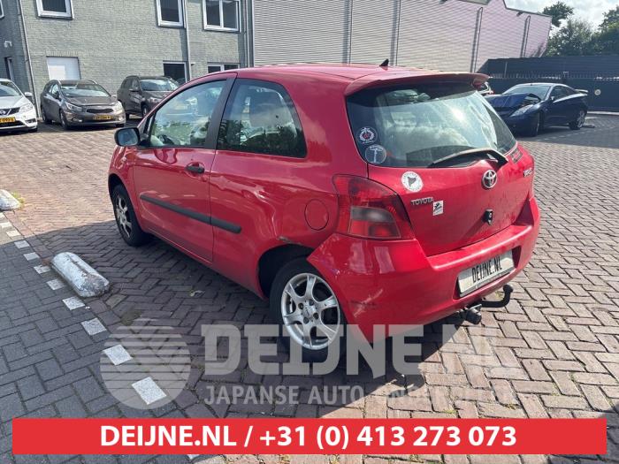 Toyota Yaris II 1.0 12V VVT-i Sloopvoertuig (2007, Rood)