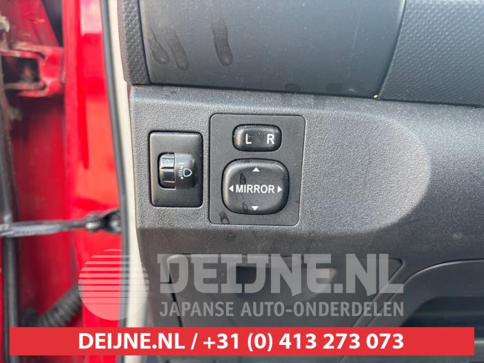 Toyota Yaris II 1.0 12V VVT-i Sloopvoertuig (2007, Rood)