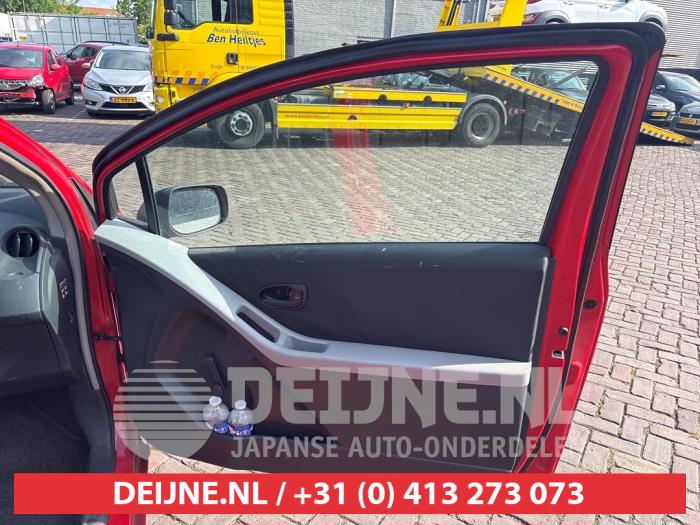 Toyota Yaris II 1.0 12V VVT-i Sloopvoertuig (2007, Rood)