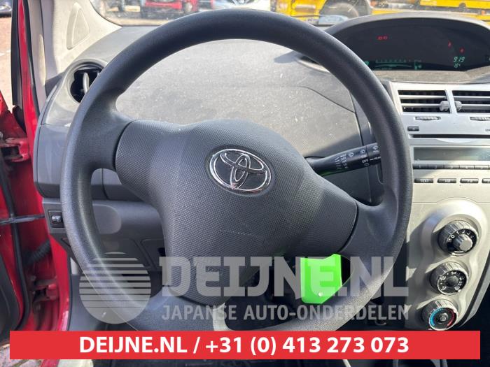 Toyota Yaris II 1.0 12V VVT-i Sloopvoertuig (2007, Rood)