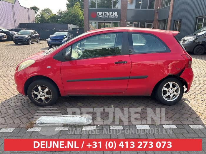 Toyota Yaris II 1.0 12V VVT-i Sloopvoertuig (2007, Rood)