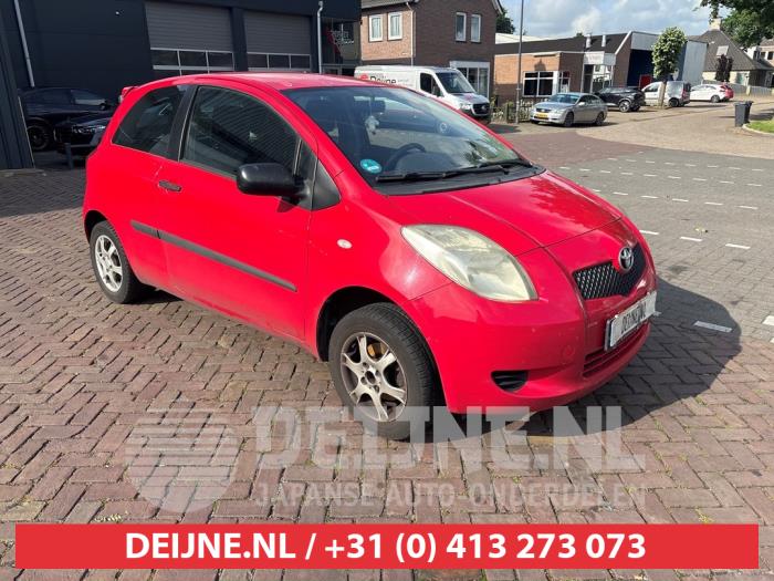 Toyota Yaris II 1.0 12V VVT-i Sloopvoertuig (2007, Rood)