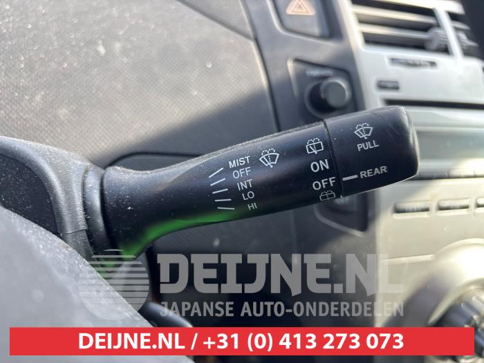 Toyota Yaris II 1.0 12V VVT-i Sloopvoertuig (2007, Rood)