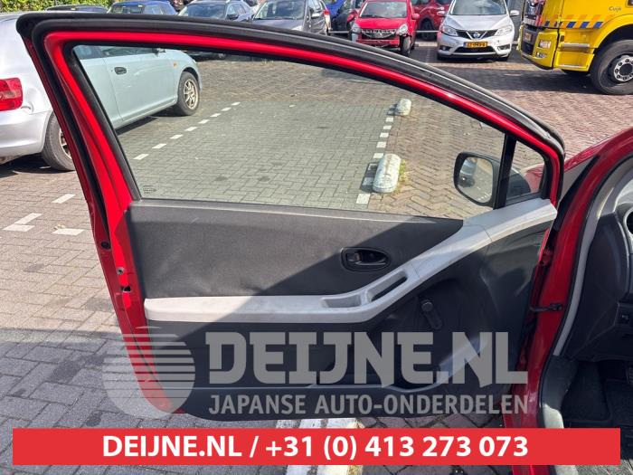 Toyota Yaris II 1.0 12V VVT-i Sloopvoertuig (2007, Rood)