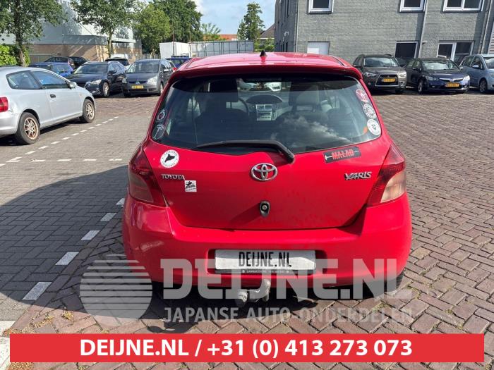 Toyota Yaris II 1.0 12V VVT-i Sloopvoertuig (2007, Rood)