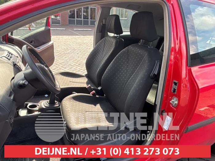 Toyota Yaris II 1.0 12V VVT-i Sloopvoertuig (2007, Rood)