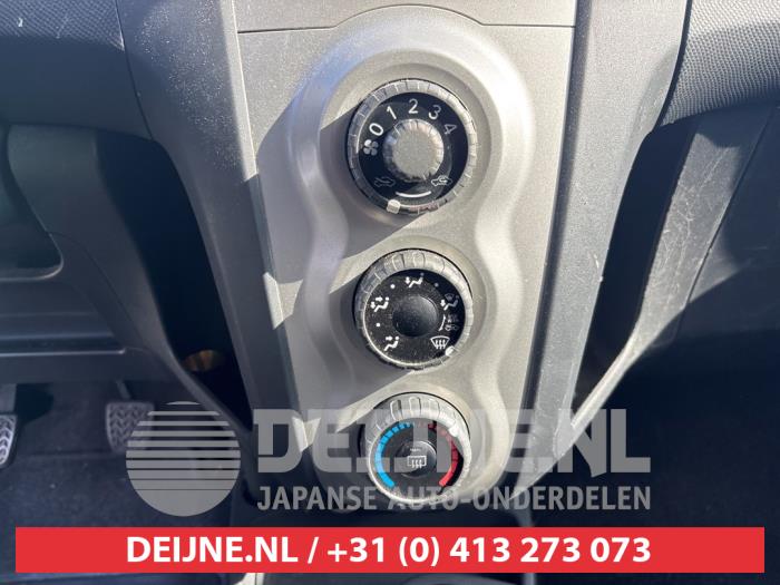 Toyota Yaris II 1.0 12V VVT-i Sloopvoertuig (2007, Rood)