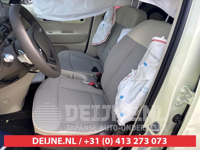Hyundai Inster 49 kWh Sloopvoertuig (2025, Licht, Geel)