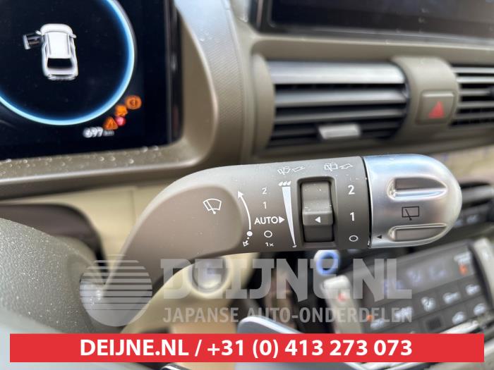 Hyundai Inster 49 kWh Sloopvoertuig (2025, Licht, Geel)