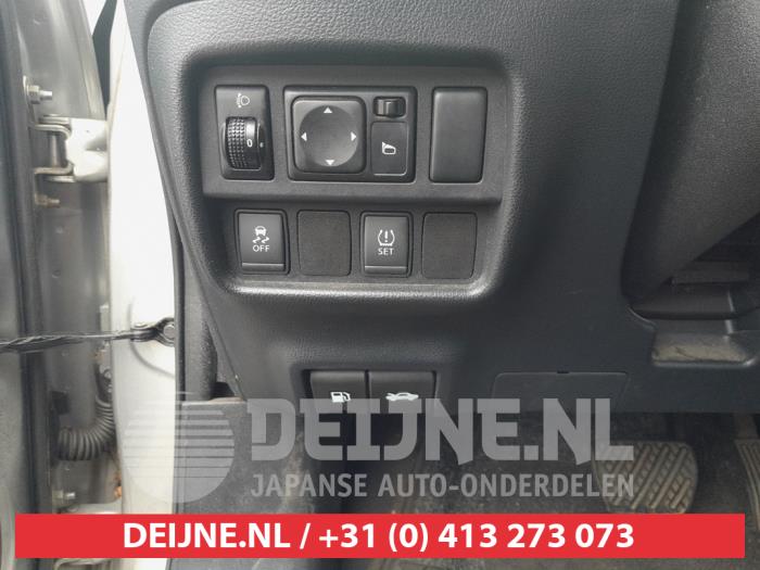 Nissan Juke 10- Sloopvoertuig (2017, Grijs)