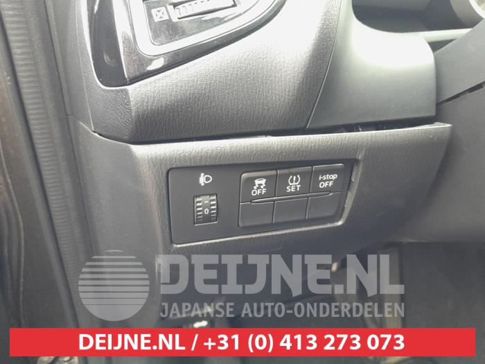Mazda 3 2.0 SkyActiv-G 16V Sloopvoertuig (2014, Bruin)