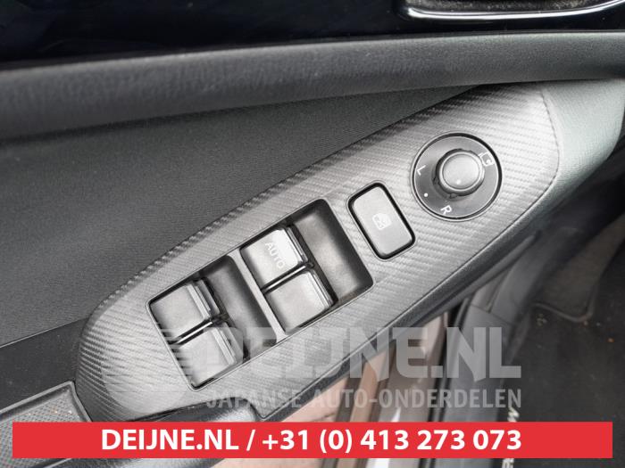 Mazda 3 2.0 SkyActiv-G 16V Sloopvoertuig (2014, Bruin)