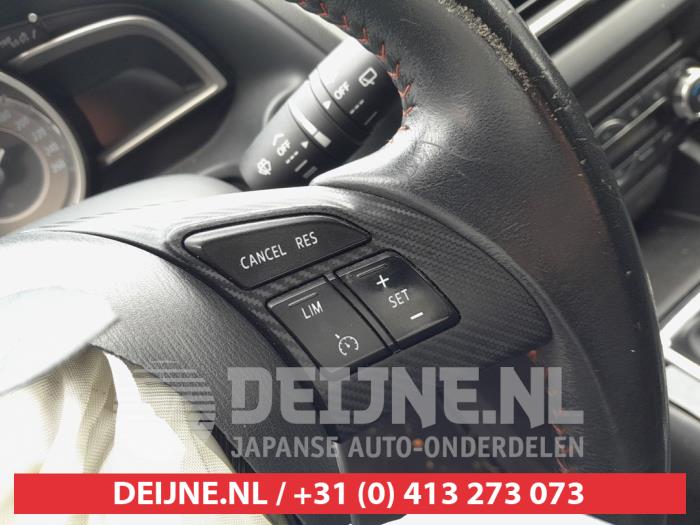 Mazda 3 2.0 SkyActiv-G 16V Sloopvoertuig (2014, Bruin)