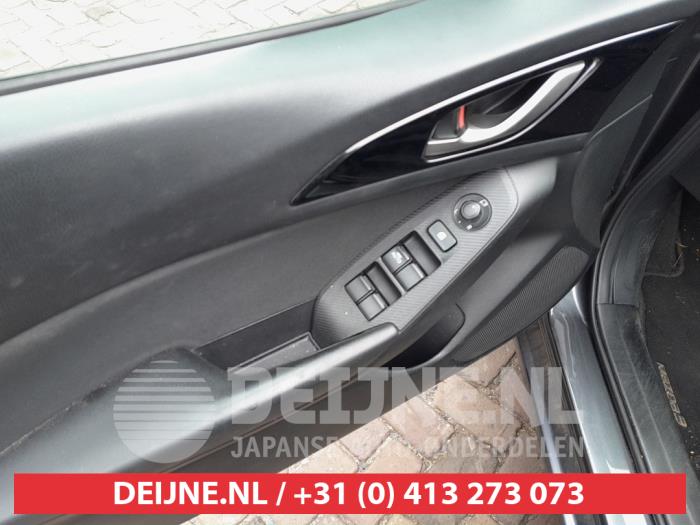 Mazda 3 2.2 SkyActiv-D 150 16V Sloopvoertuig (2015, Grijs)