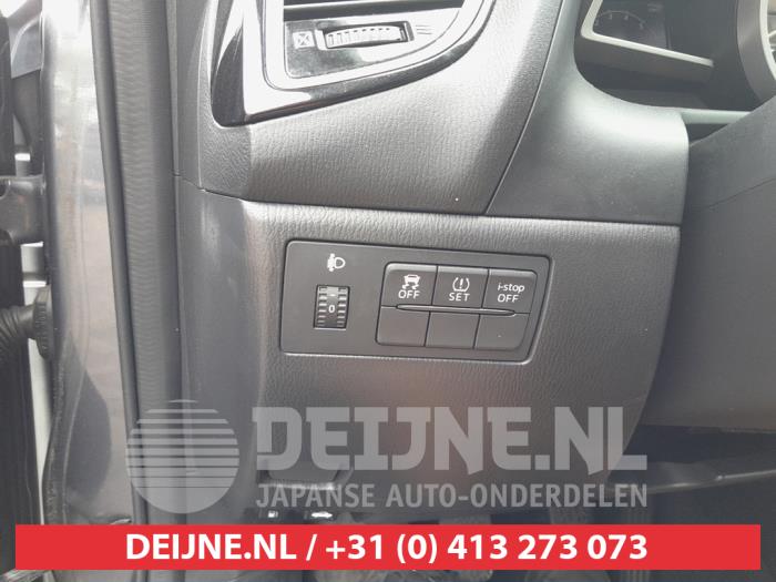 Mazda 3 2.2 SkyActiv-D 150 16V Sloopvoertuig (2015, Grijs)