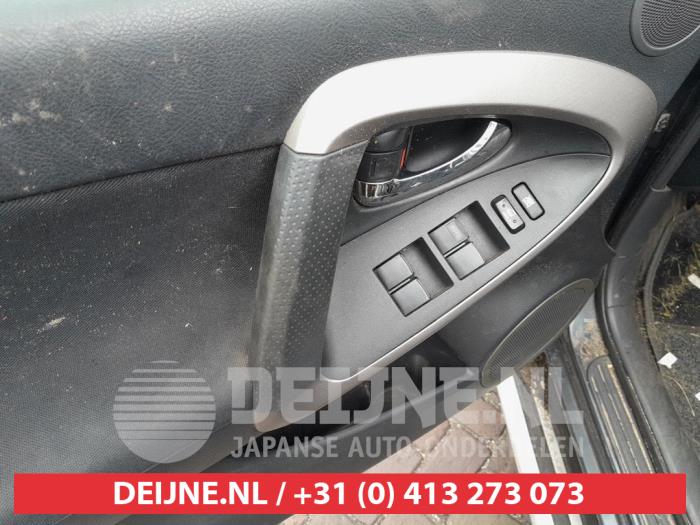 Toyota RAV4 2.0 16V VVT-i 4x4 Sloopvoertuig (2006, Donker, Grijs)