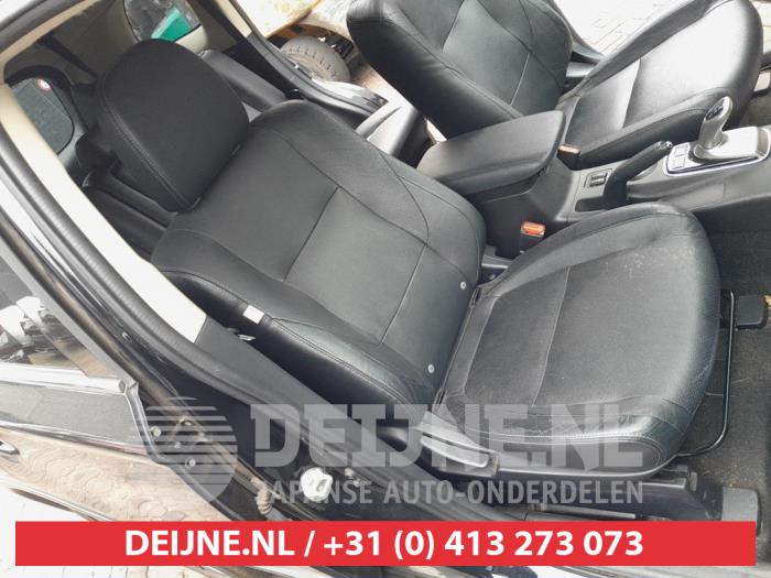 Mitsubishi Outlander 2.0 16V PHEV 4x4 Sloopvoertuig (2015, Zwart)