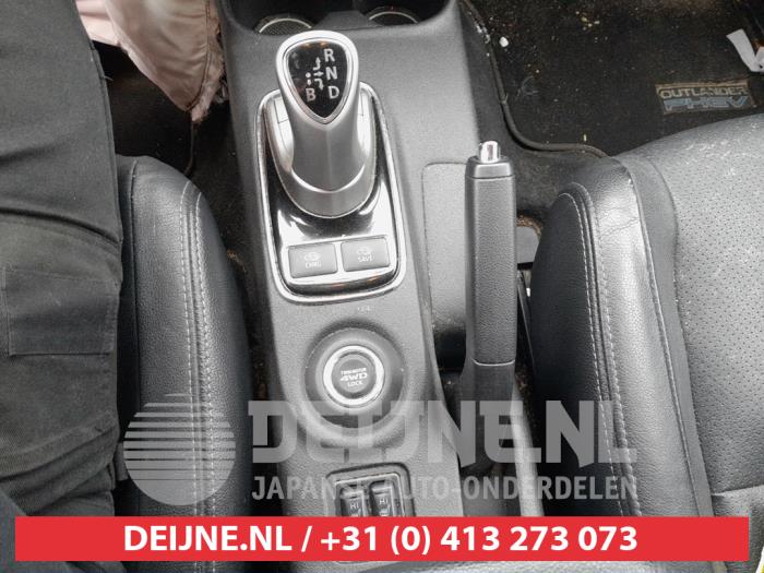 Mitsubishi Outlander 2.0 16V PHEV 4x4 Sloopvoertuig (2015, Zwart)