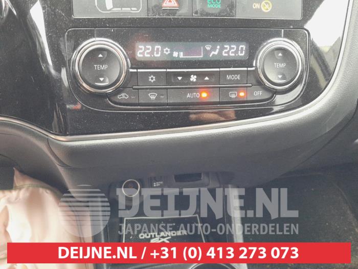 Mitsubishi Outlander 2.0 16V PHEV 4x4 Sloopvoertuig (2015, Zwart)